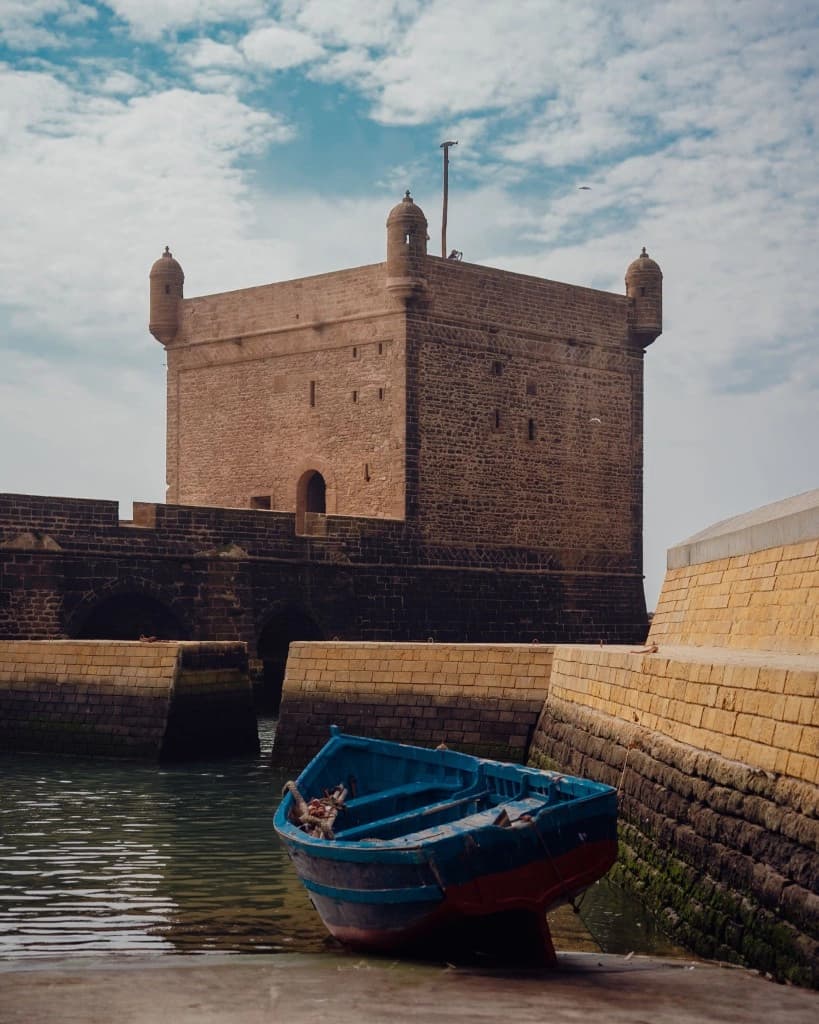 Le Guide Ultime du Surf à Essaouira : Spots, Saisons et Conseils de Pros