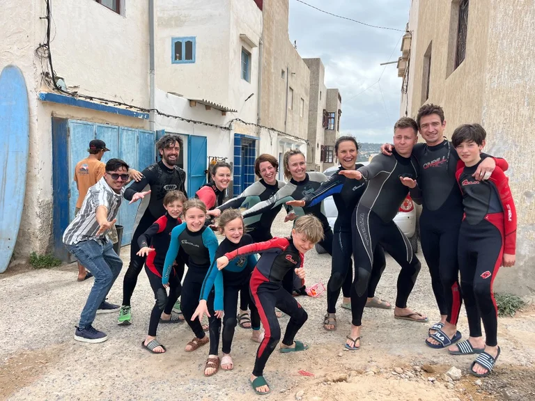 Cours de Surf Mensuels — Familles & Worldschooling